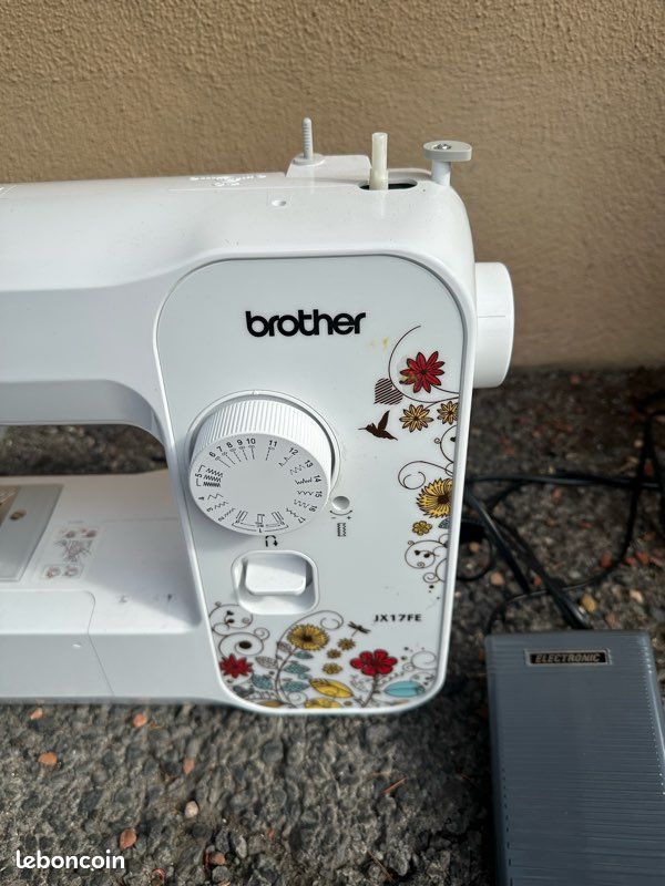 Machine à coudre (image 3)