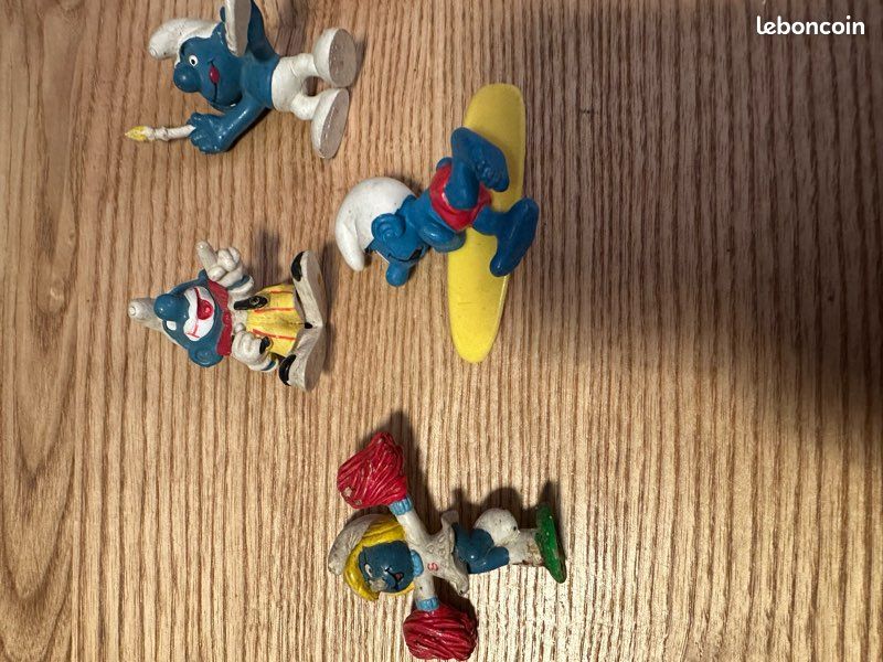 Lot de 4 figurines schtroumpfs en plastique (image 1)