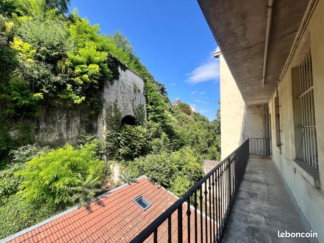 Appartement 4 pièces 100 m² · à Lyon · 100 m² · 300 000 €