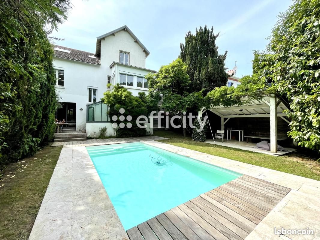 Maison 10 pièces 222 m² · à Nantes · 222 m² · 719 000 €