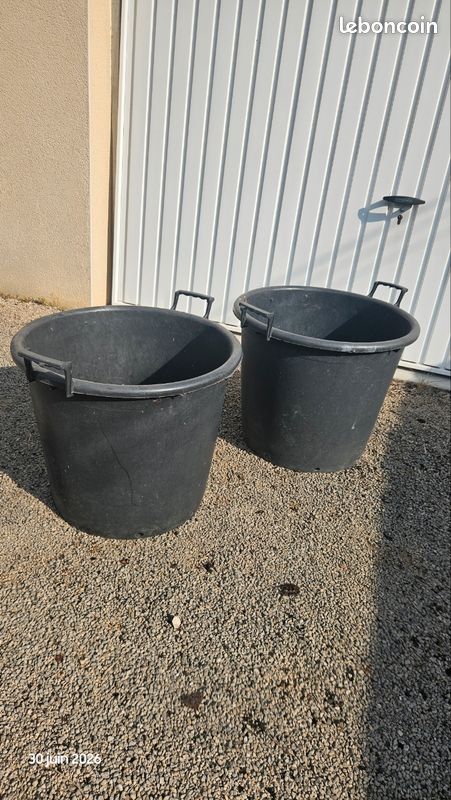 2 bacs percés (image 1)