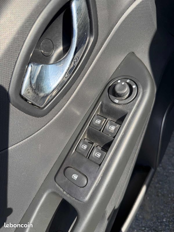 Renault captur 1.5 dci 90 zen edc 2015 (image 11)