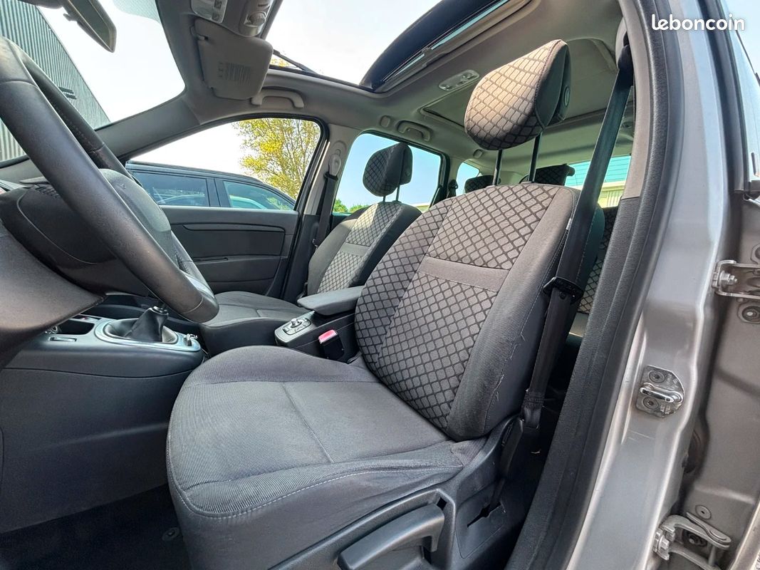 RENAULT SCENIC III dCi 130 FAP Energy eco2 15th - 4 PNEUS NEUFS - MOTEUR À CHAINE - TOIT OUVRANT (image 9)