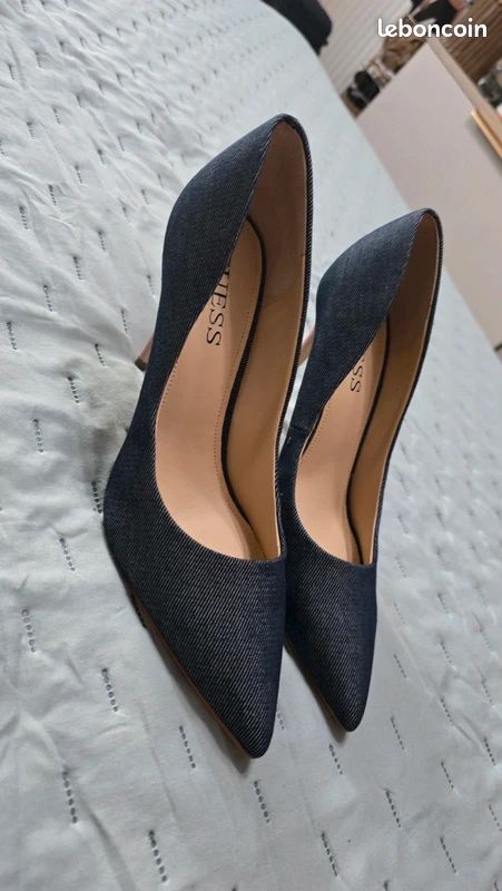Chaussures Guess neuve en jean (image 4)