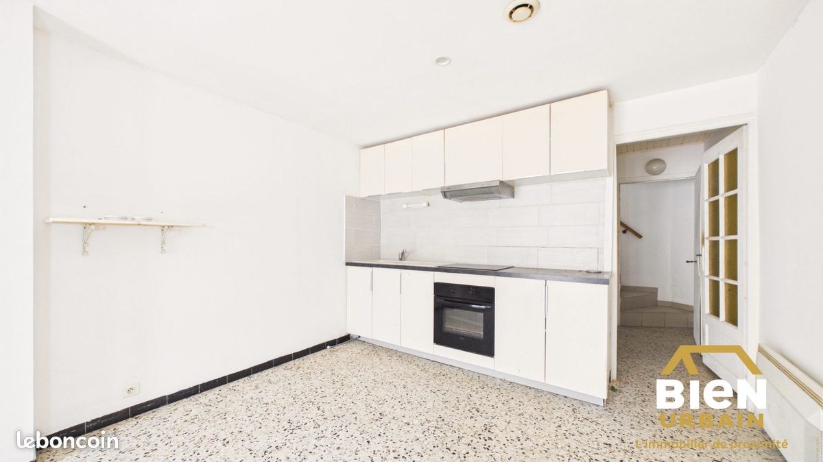 Immeuble 142 m² · à Garons · 142 m² · 195 000 €