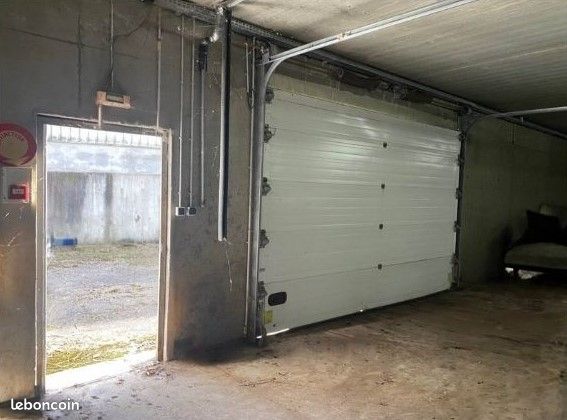Local / entrepôt de 200m² / ST NABORD