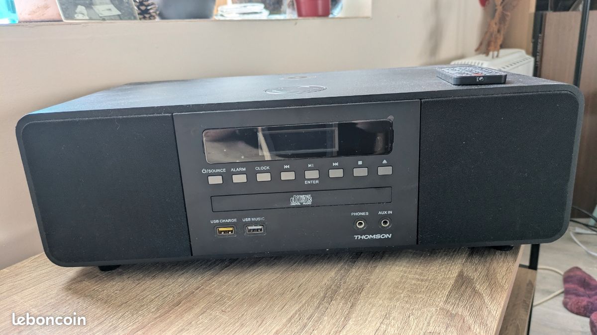 Microchaîne Bluetooth - THOMSON - Blanche et Noire - Radio FM/CD/MP3/USB, 60W, Égaliseur