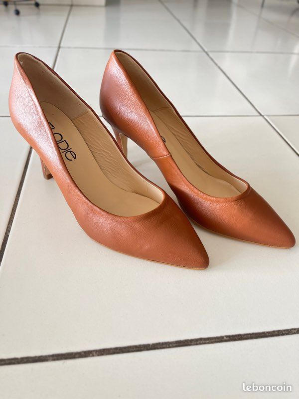 Escarpins En Cuir Vintage EdmondK Des Années 80 - Taille 40,5 - Talon Très Haut - Neufs Sans Boîte