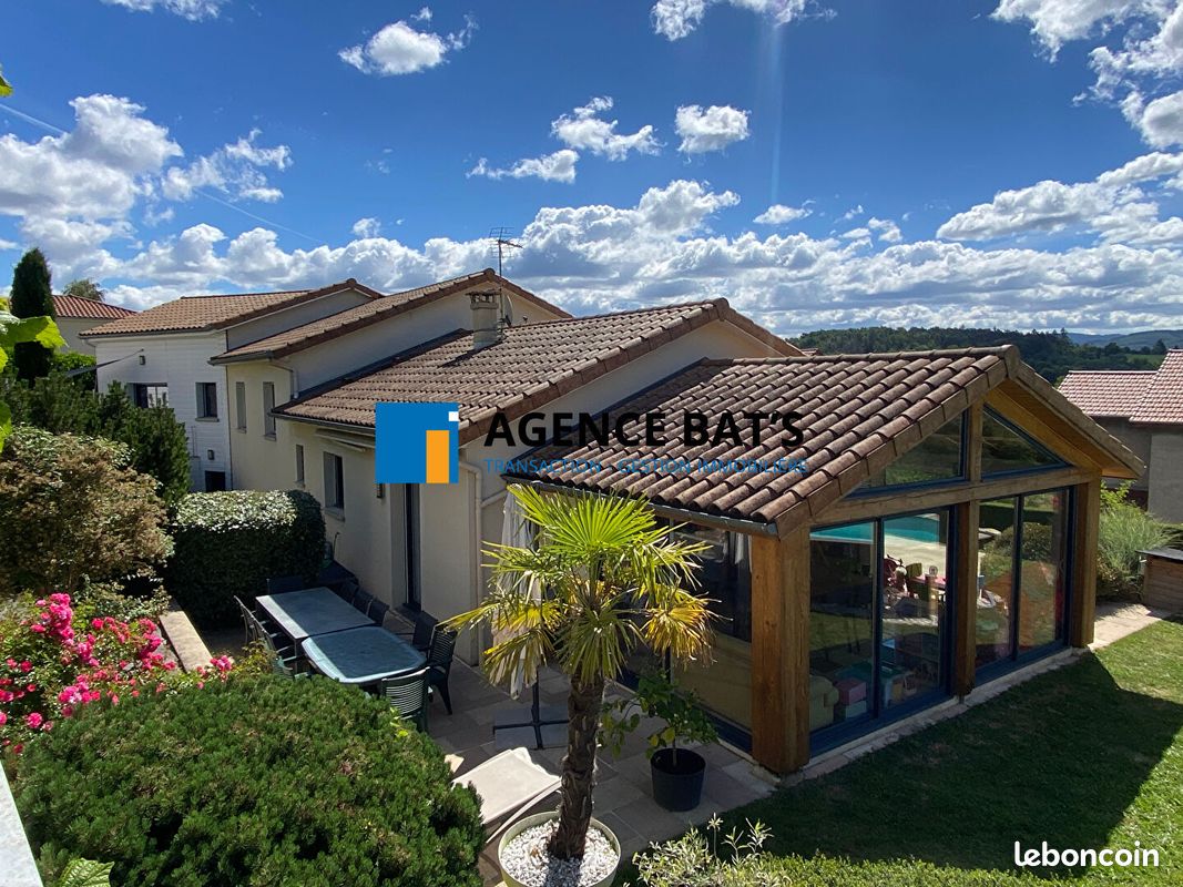 Maison 8 pièces 258 m² · à Roche-la-Molière · 258 m² · 359 000 €