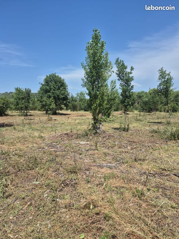 Terrain 2350 m² · à Cabriès · 2 350 m² · 449 000 €