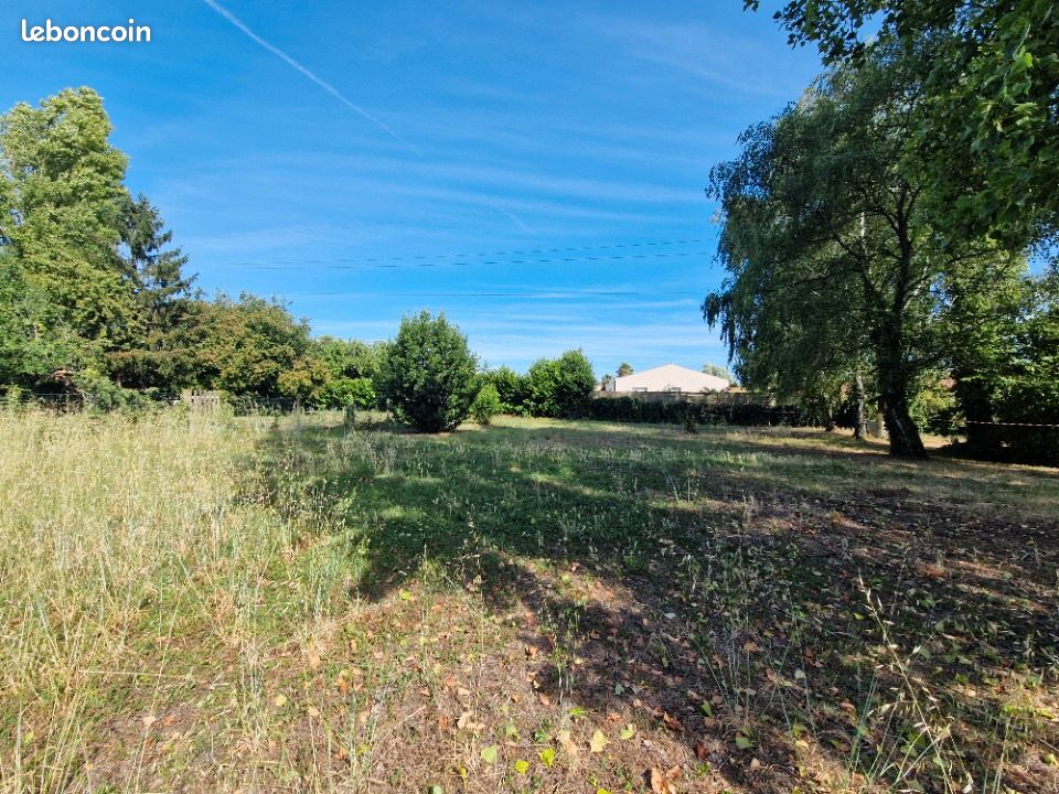 Terrain 841 m² · à Tonnay-Charente · 85 000 €