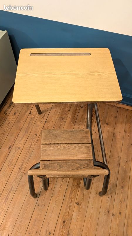 Bureau d'écolier ancien (image 2)