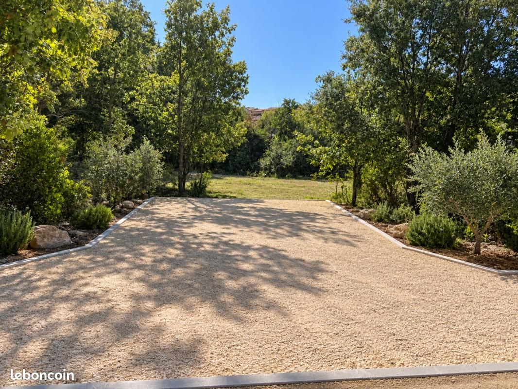 Terrain 300 m² Rognes · 339 800 €