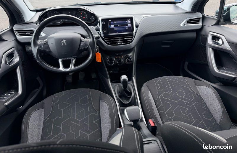 PEUGEOT 2008 1.6 b-Hdi 100 ch STYLE (image 5)