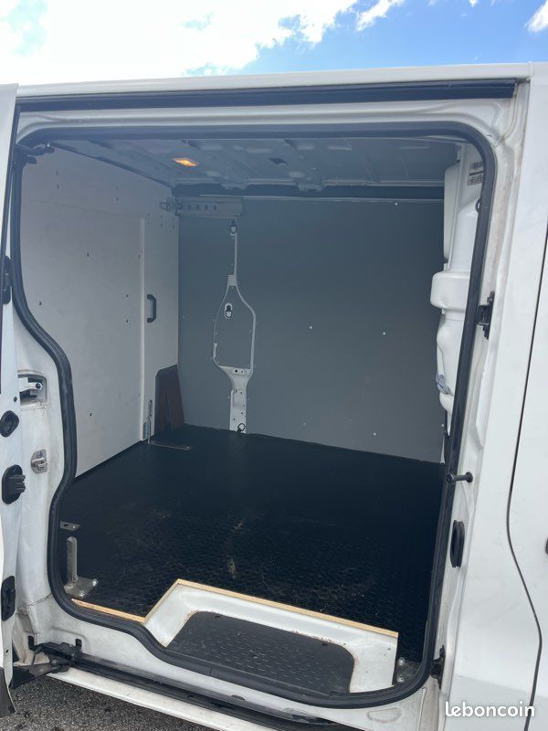 🚚 renault trafic iii l2h1 3t 2.0 dci 150 confort edc 14158 ht (image 15)