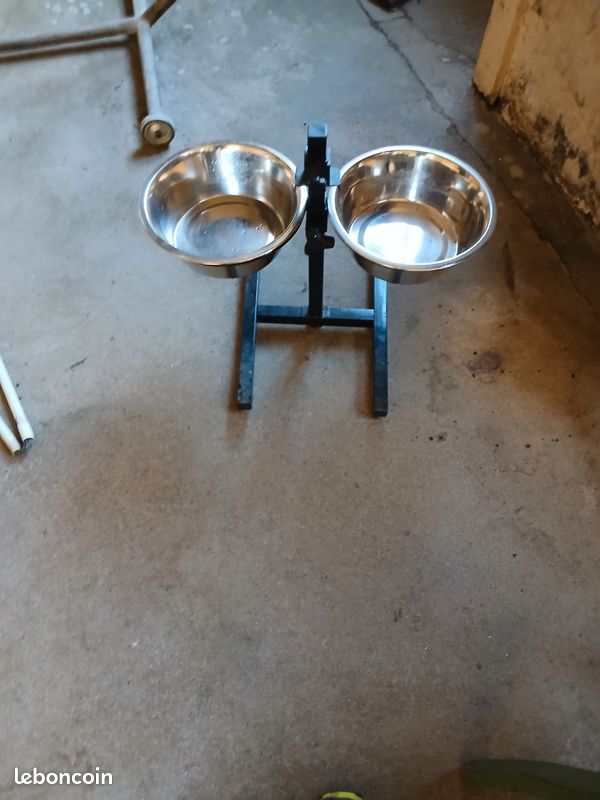 Gamelles avec support pour gros chien (image 1)