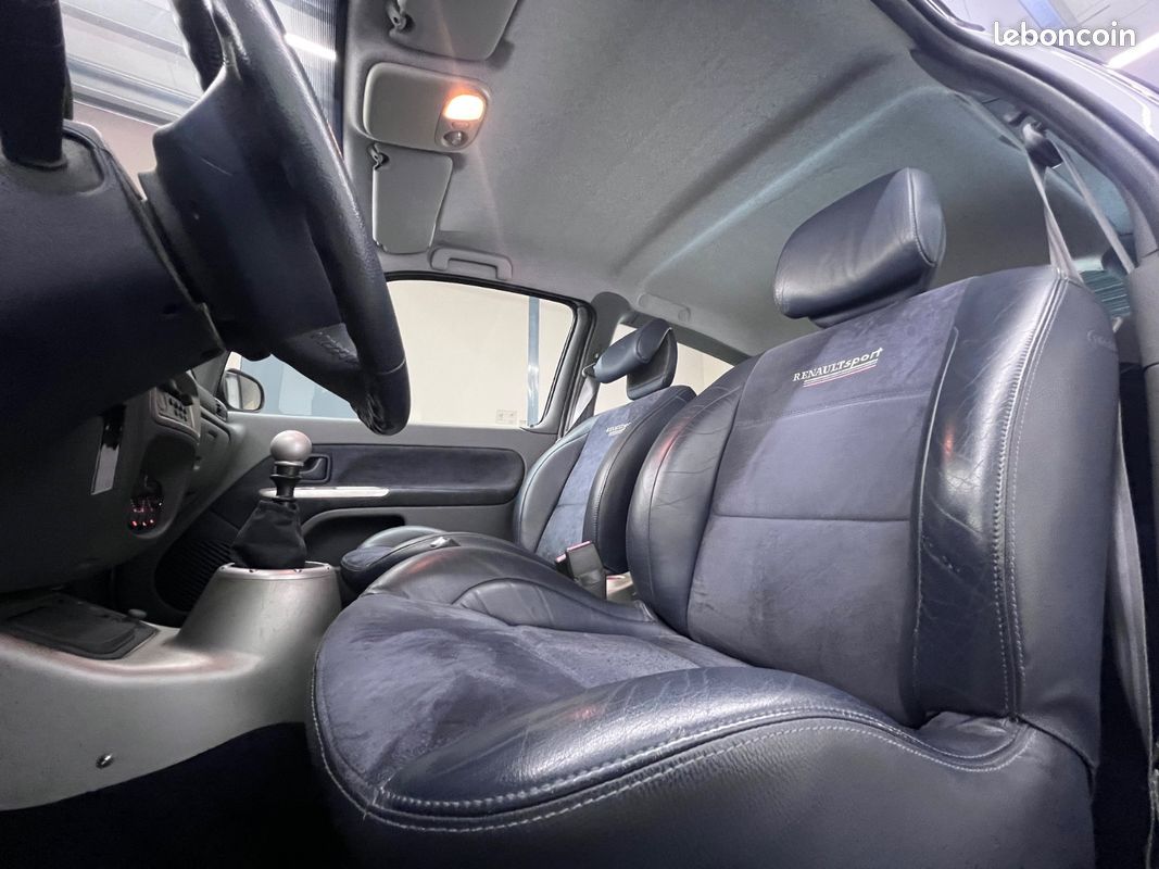 Renault Clio 3.0 V6 230ch/N°1609/Distribution Neuve/Clim (image 10)