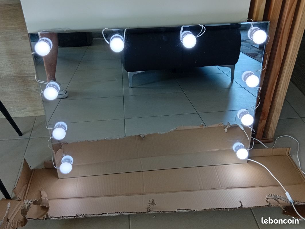 Miroir coiffeuse avec lampe (image 1)