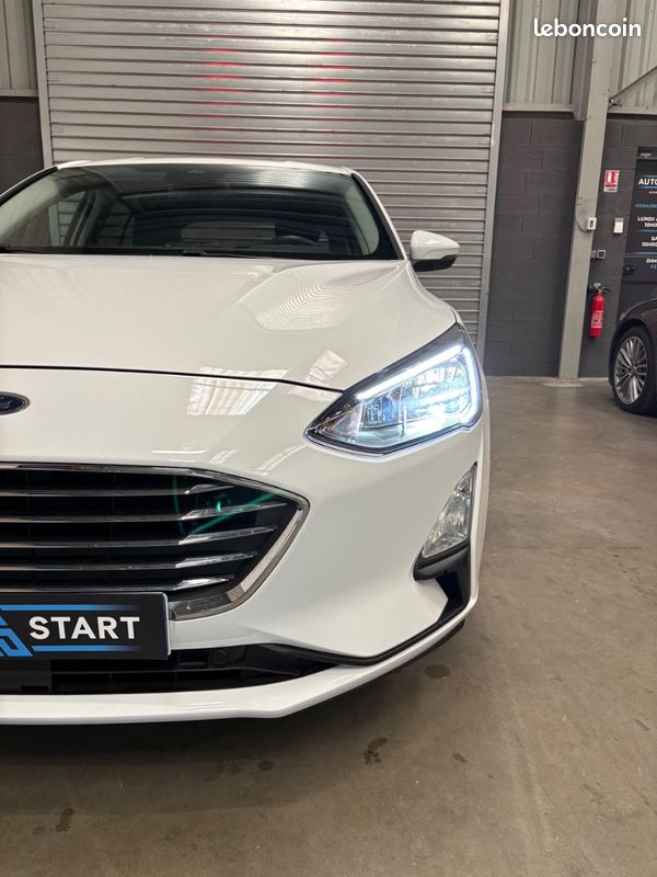FORD Focus Berline Titanium X 1.0 EcoBoost 125 / CARPLAY / LINE ASSIST / CAMERA RECUL / RADAR AR / REGULATEUR LIMITEUR / CLIM AUTO (image 11)
