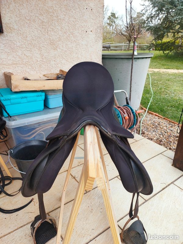 Selle 17 Pouces ou Selle 18 Pouces: Quelle Taille pour le Cavalier
