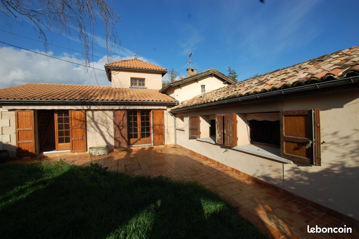 Maison 8 pièces 205 m² - Saint-Ciers-sur-Gironde 33820 (image principale 0)