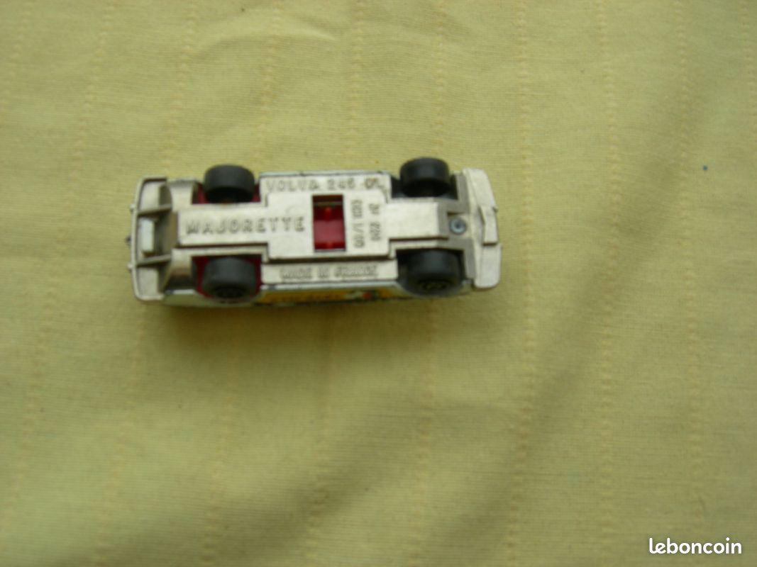 Volvo Break 245 DI Officiel Majorette N°220 miniature (image 5)