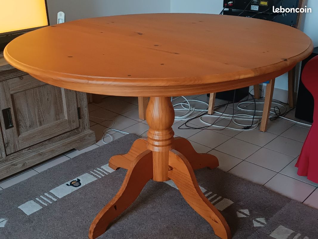 Table ronde en pin couleur miel (image 1)