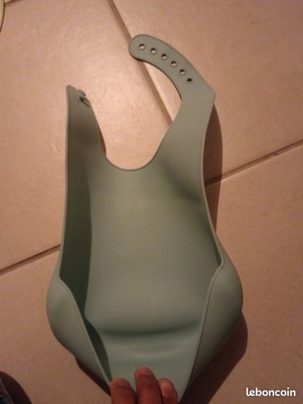 Bavoir en plastique récupérateur (image 3)
