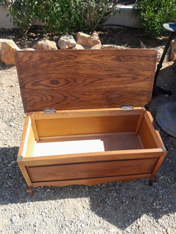 Coffre en bois (image 1)
