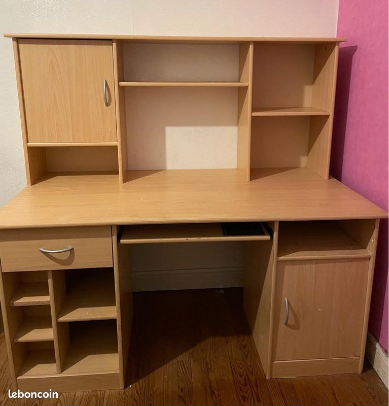 Bureau (image 1)