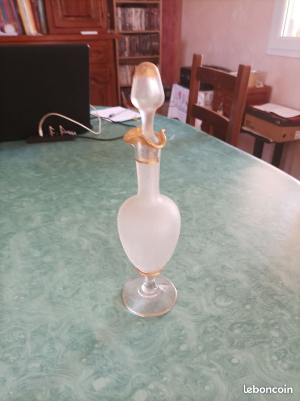 Carafe vintage blanche (image 1)
