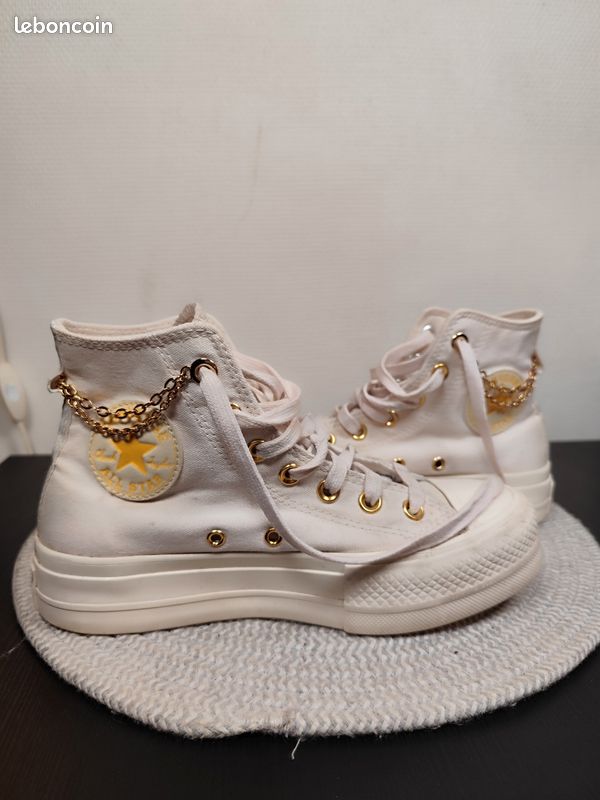 Baskets montantes blanches avec chaînes dorées Converse Taille