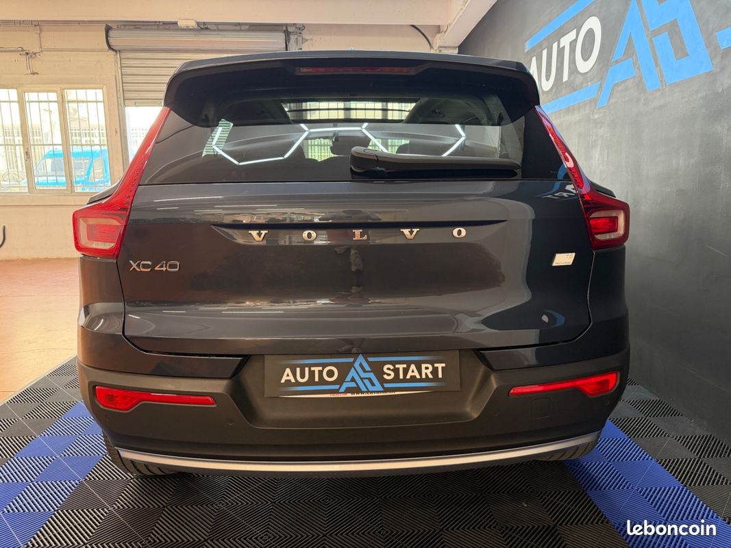 Volvo XC40 T5 261Ch Plug in Hybrid Inscription Business - 2EME MAIN / HISTORIQUE COMPLET / TOIT OUVRANT PANORAMIQUE / CARPLAY / CAMERA DE RECUL / COFFRE ELECTRIQUE (image 8)