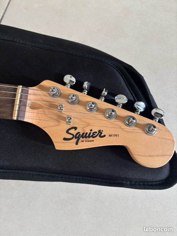 Ensemble Guitare électrique + ampli: Squier Mini Torino Red avec ampli Marshall (image 2)