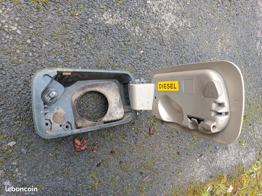 Trappe d'essence CITROEN C3 PICASSO PHASE 1 00001517G8