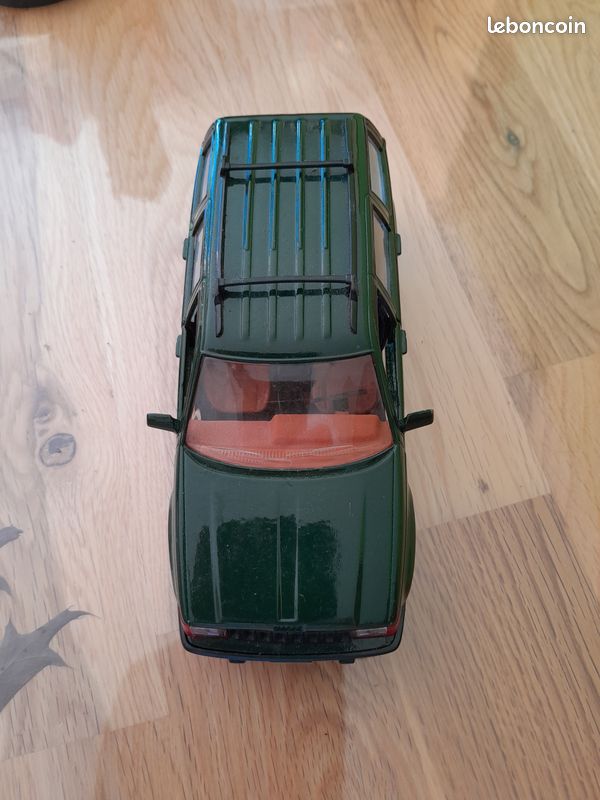 Jeep Grand Cherokee 1/24 (image 2)