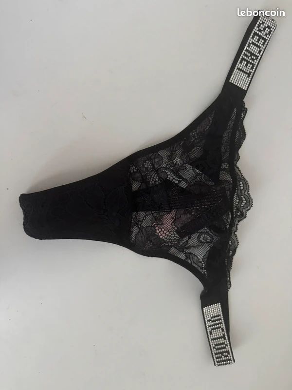 Lot De 3 Strings Victoria's Secret Dentelle - Taille S - Neufs Sous Emballage