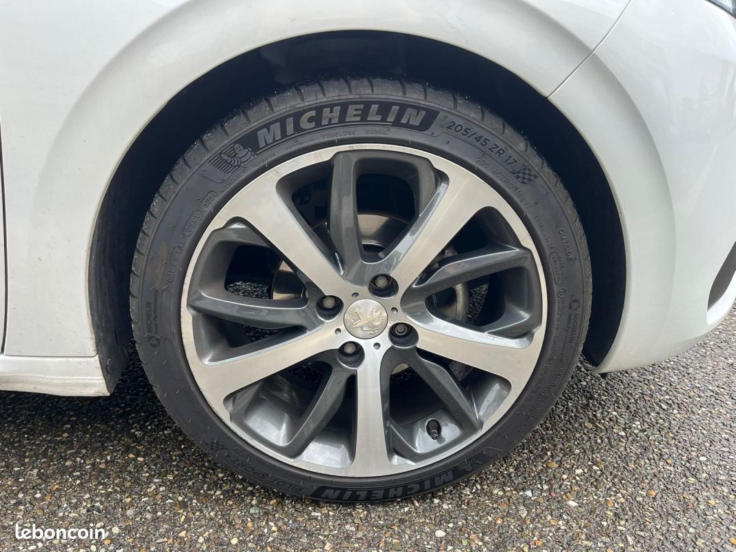 Peugeot 208 1.2 puretech 110ch feline 5cv 5p (image 20)