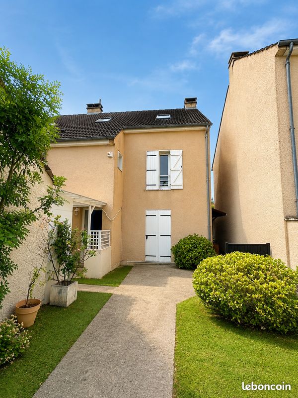 Maison 6 pièces 115 m² · à Nandy · 115 m² · 305 000 €