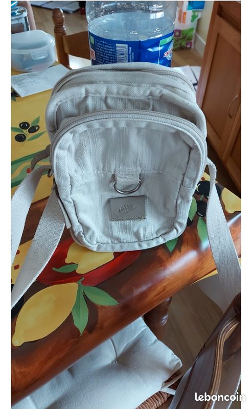 Sacoche 3 poches Nike (image 1)
