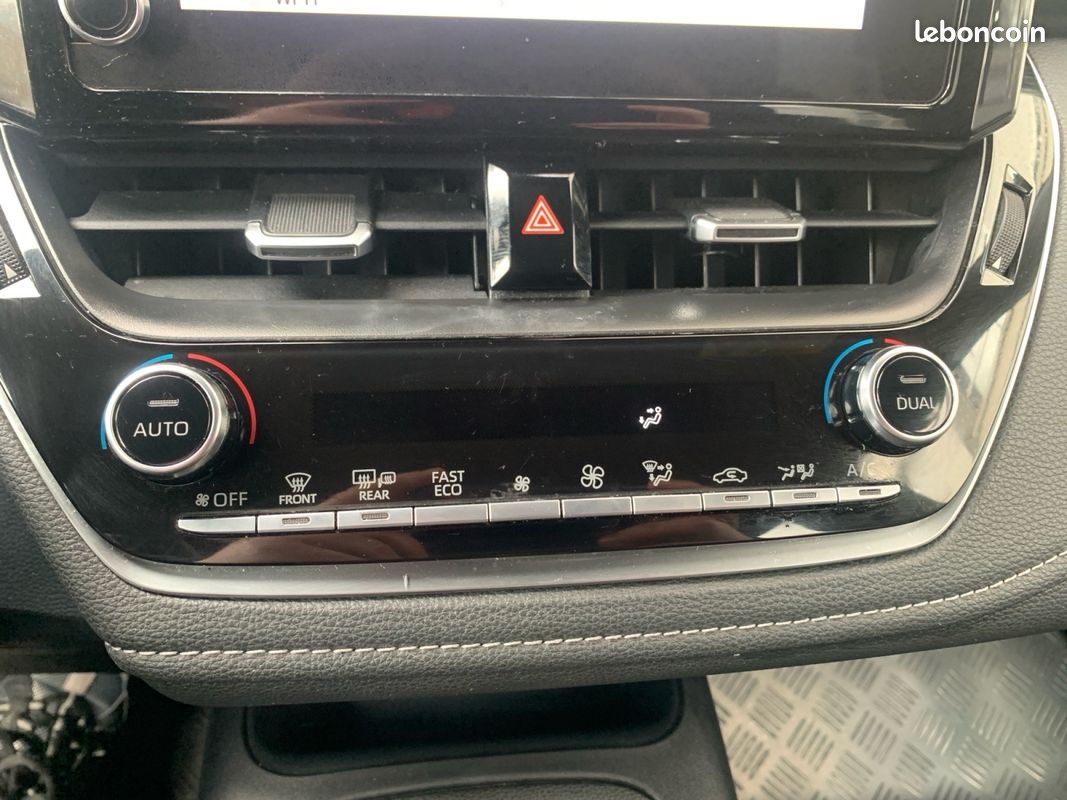 TOYOTA COROLLA XII (2) 1.8 HYBRIDE 122H ACTIVE 98Ch Garantie 12 mois (image 23)