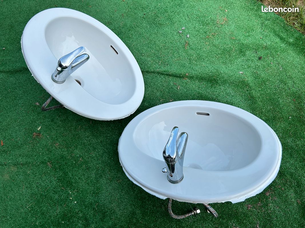 Ensemble 2 vasques de salle de bain avec mitigeurs et flexibles (image 1)