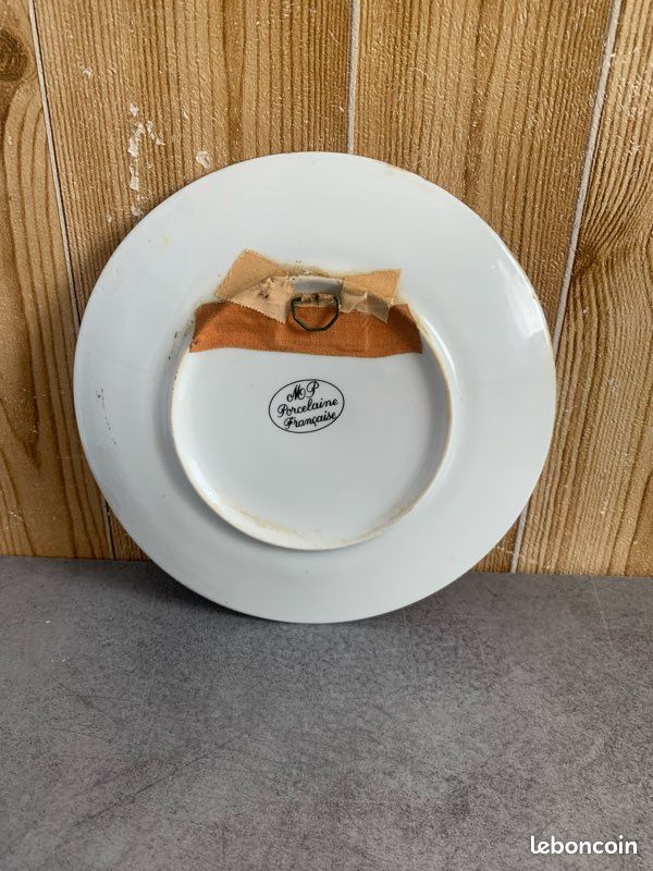 Assiette murale en porcelaine (image 2)
