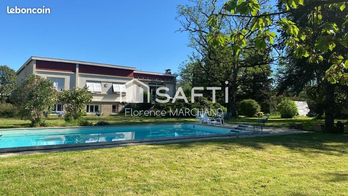 Maison 7 pièces 202 m² · à Magné · 202 m² · 319 000 €