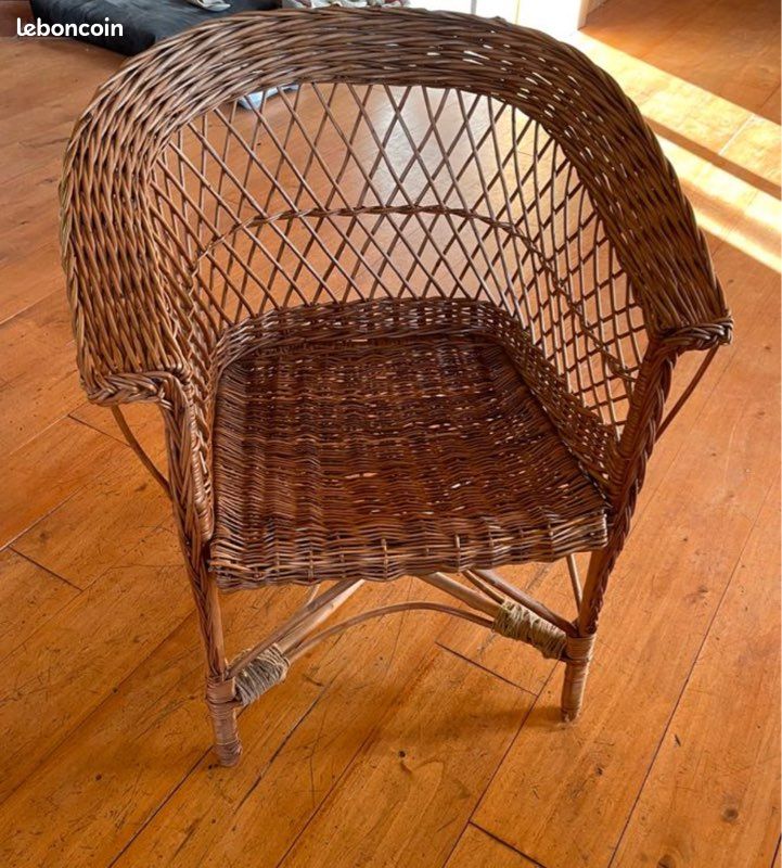 Chaise en rotin (image 1)