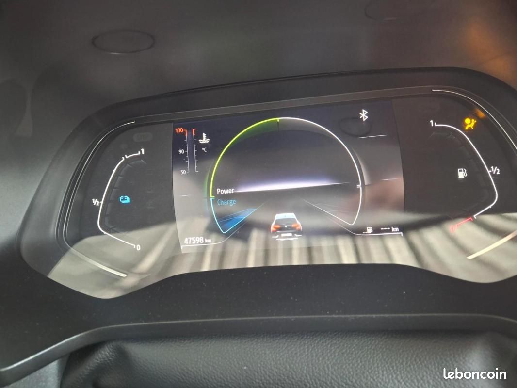 Renault Captur E-Tech 145 - 21 Business (image 10)