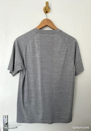 T-shirt Uniqlo Homme Gris Foncé – Coupe Athlétique, Taille M, Polyvalent (sport/quotidien)