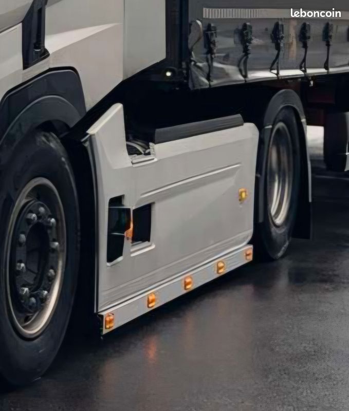 Barres sous carenages et haut de cabine Renault-Volvo (image 5)