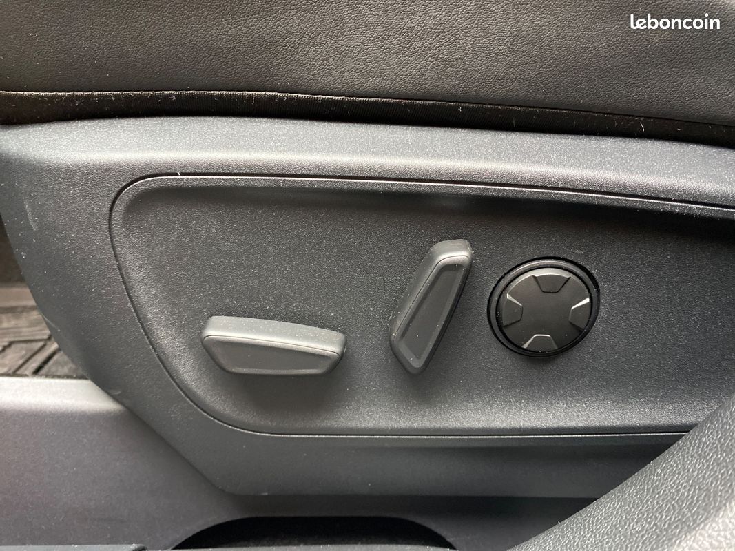 FORD KUGA 2.5 DURATEC 180H 150 HYBRID FHEV ST LINE X 4X2 / TOIT OUVRANT PANORAMIQUE / CARPLAY / CAMÉRa 360 (image 18)