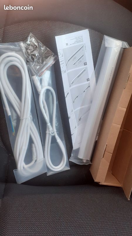 Lampe LED économique NSYLAMT5LD1 – Neuve (image 1)